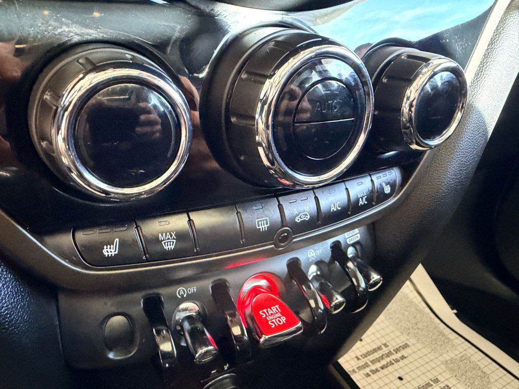 2022 MINI Cooper Image 13