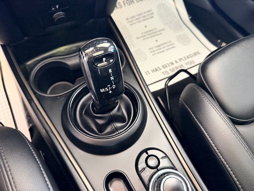 2022 MINI Cooper Image 14