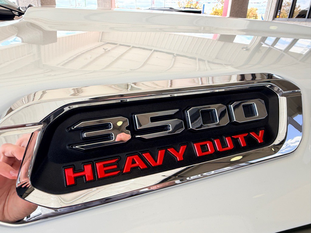 2021 RAM 3500 Image 24