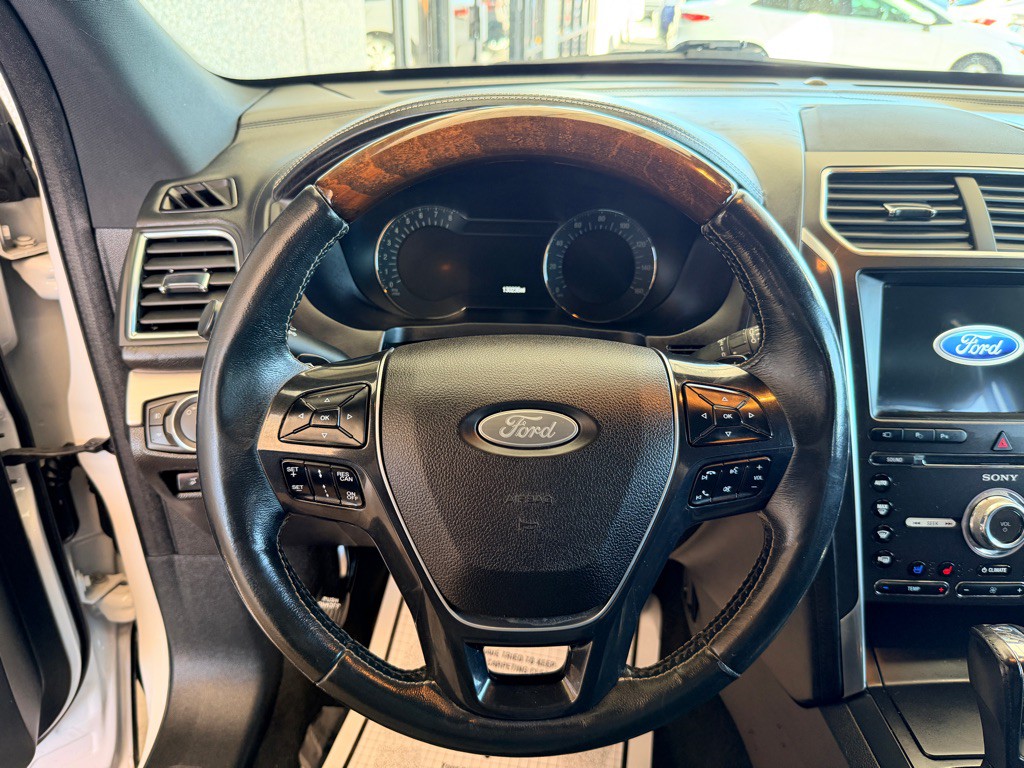 2017 Ford Explorer Image 9