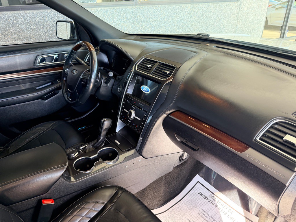 2017 Ford Explorer Image 28