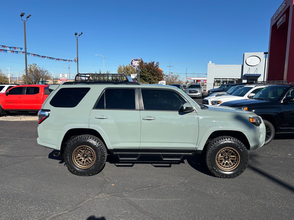 2022 Toyota 4Runner Image 3