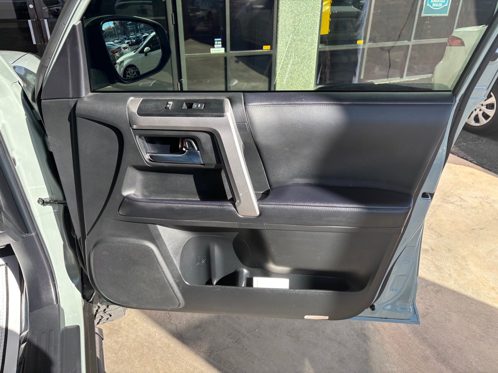 2022 Toyota 4Runner Image 30