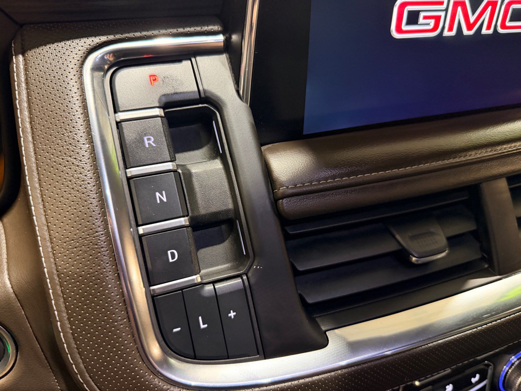 2023 GMC Yukon Image 13