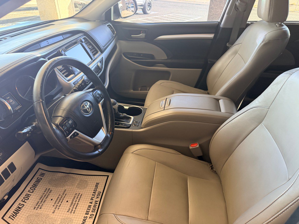2015 Toyota Highlander Image 6