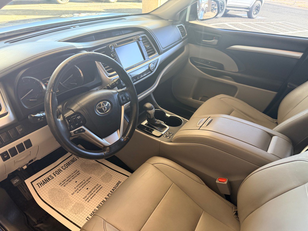 2015 Toyota Highlander Image 8