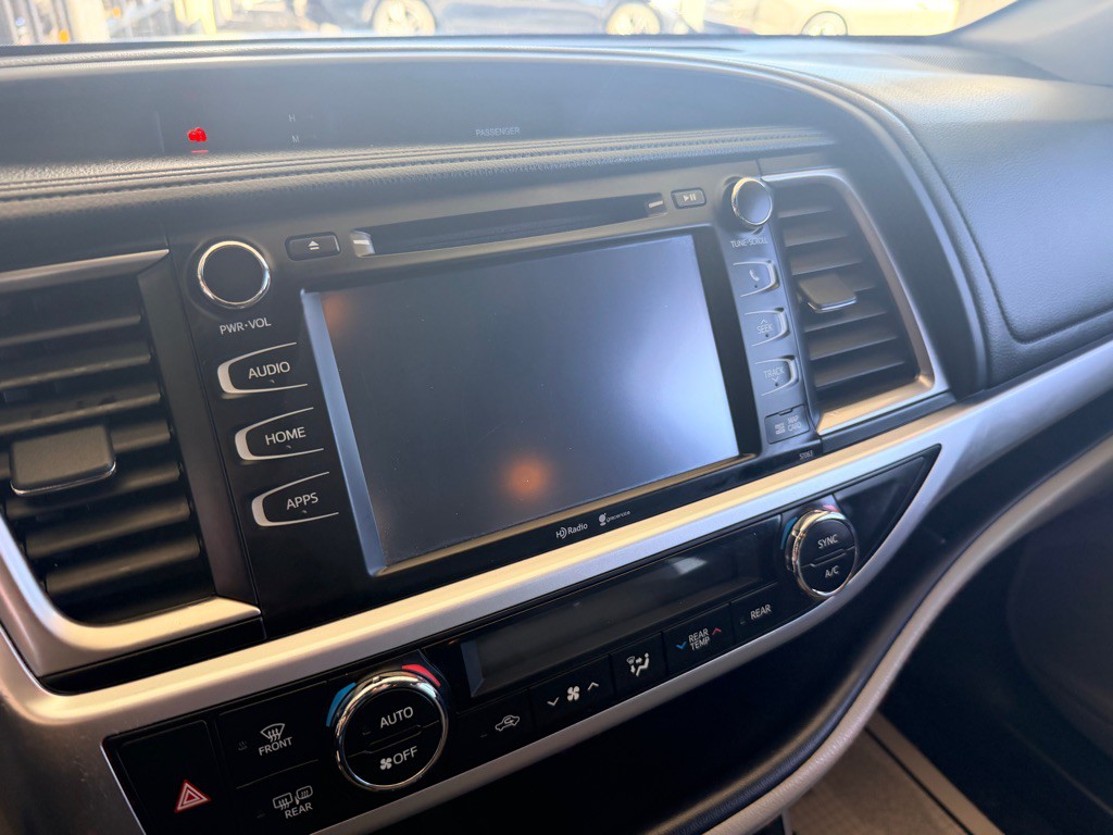 2015 Toyota Highlander Image 14