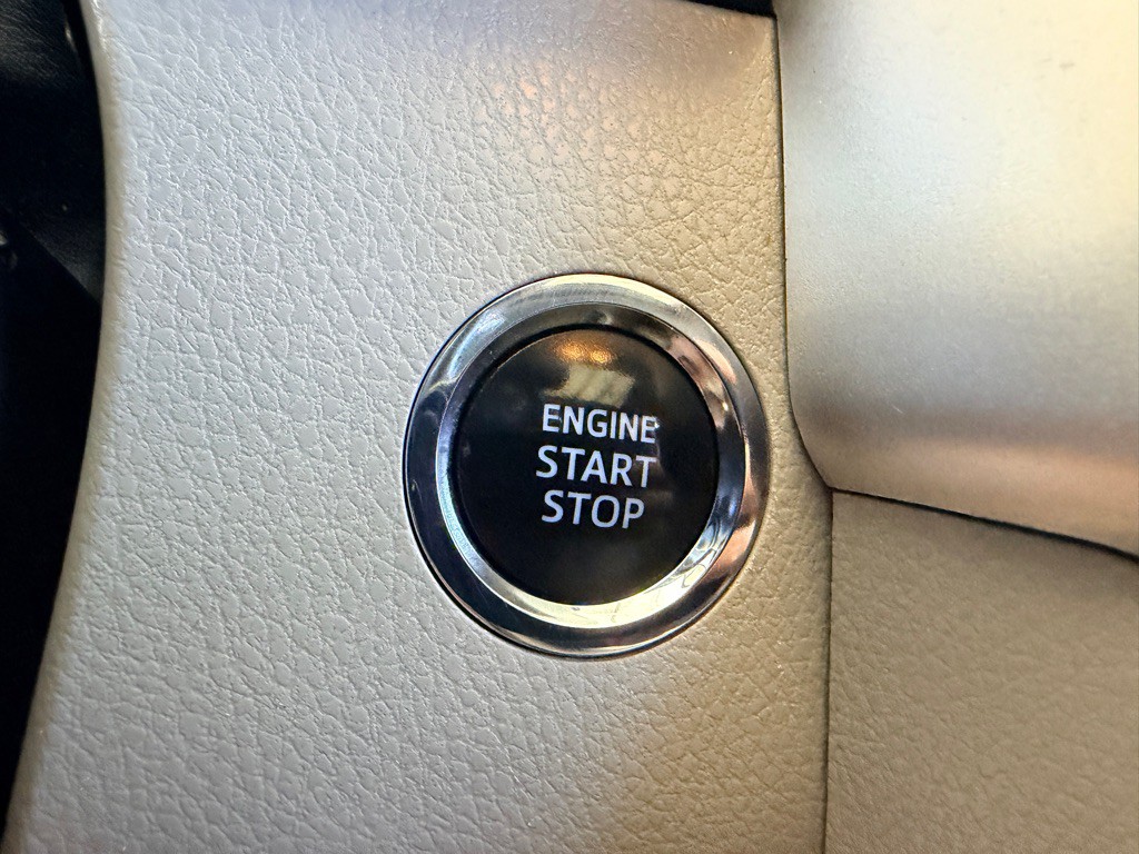 2015 Toyota Highlander Image 16