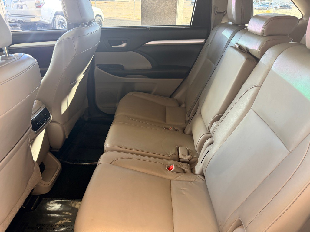 2015 Toyota Highlander Image 18