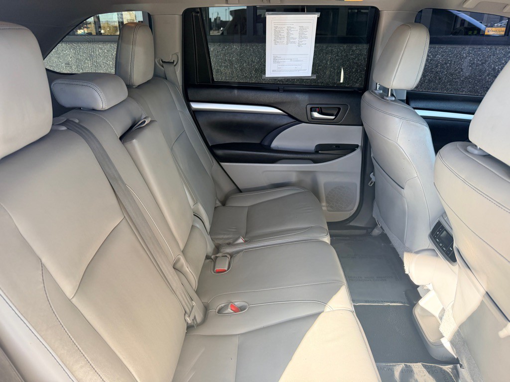 2015 Toyota Highlander Image 22
