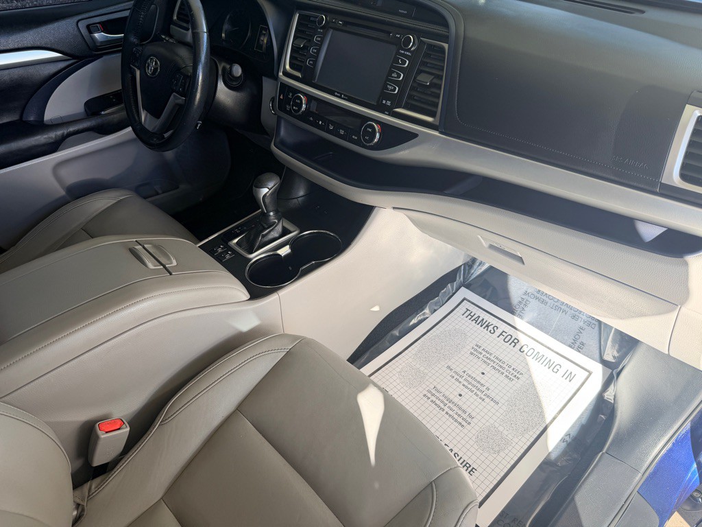 2015 Toyota Highlander Image 24