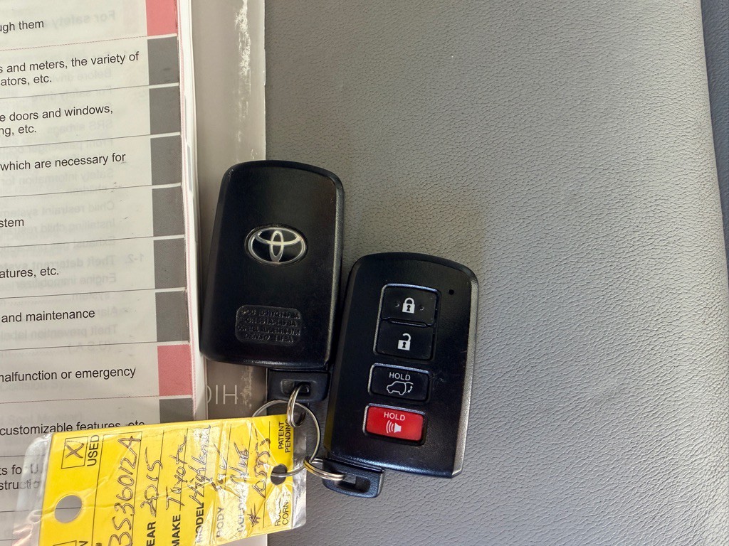 2015 Toyota Highlander Image 26