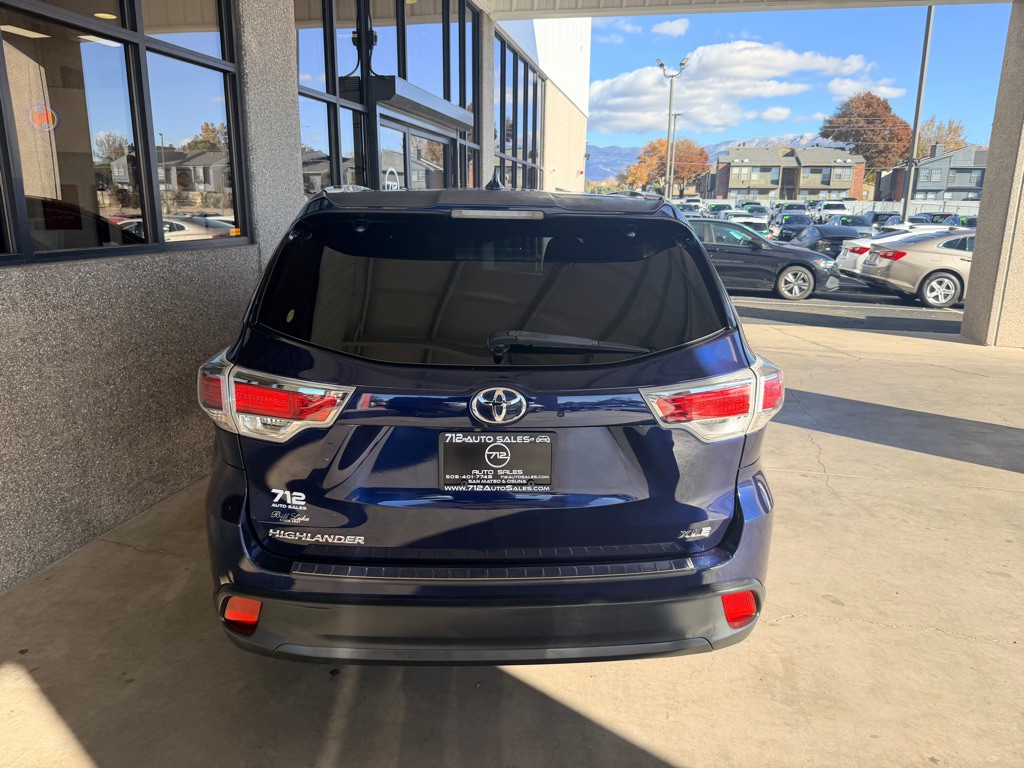 2015 Toyota Highlander Image 38