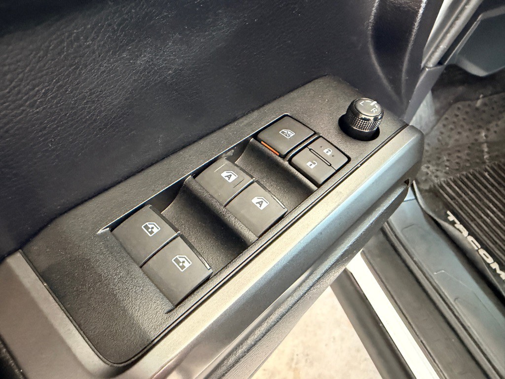 2020 Toyota Tacoma Image 5