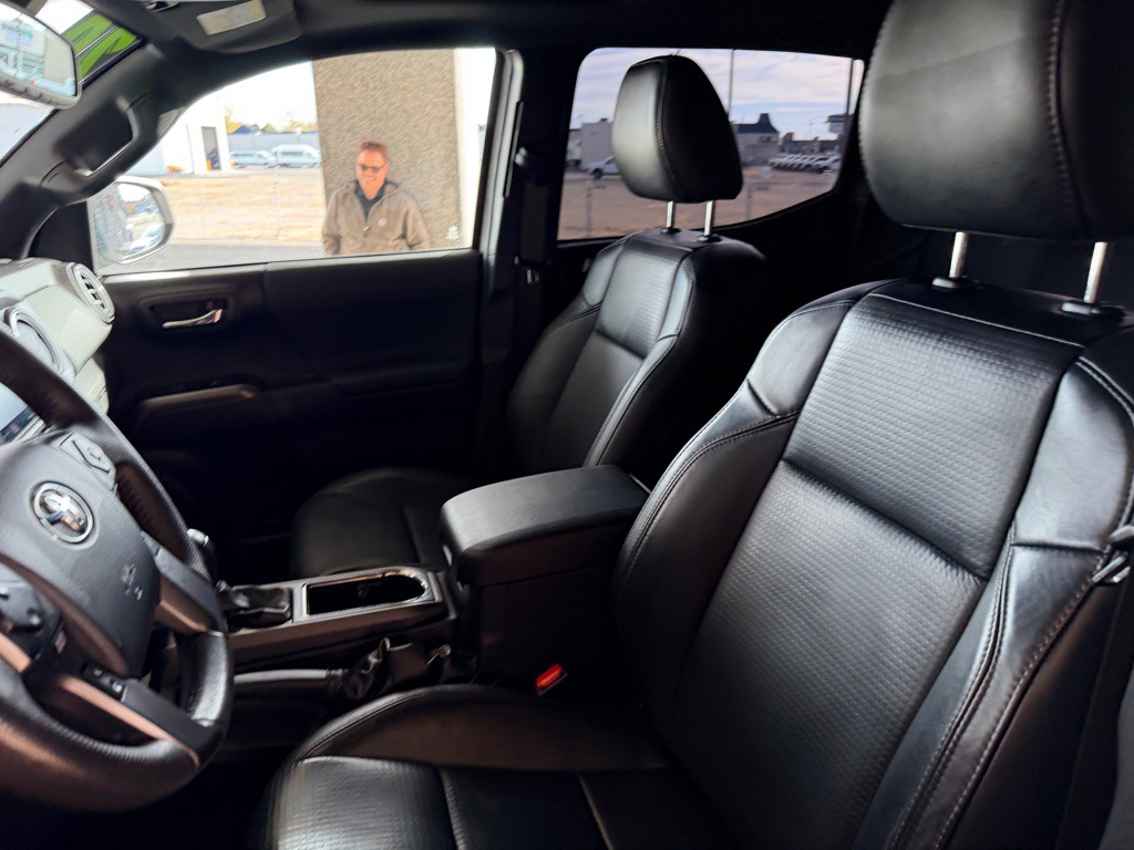 2020 Toyota Tacoma Image 9