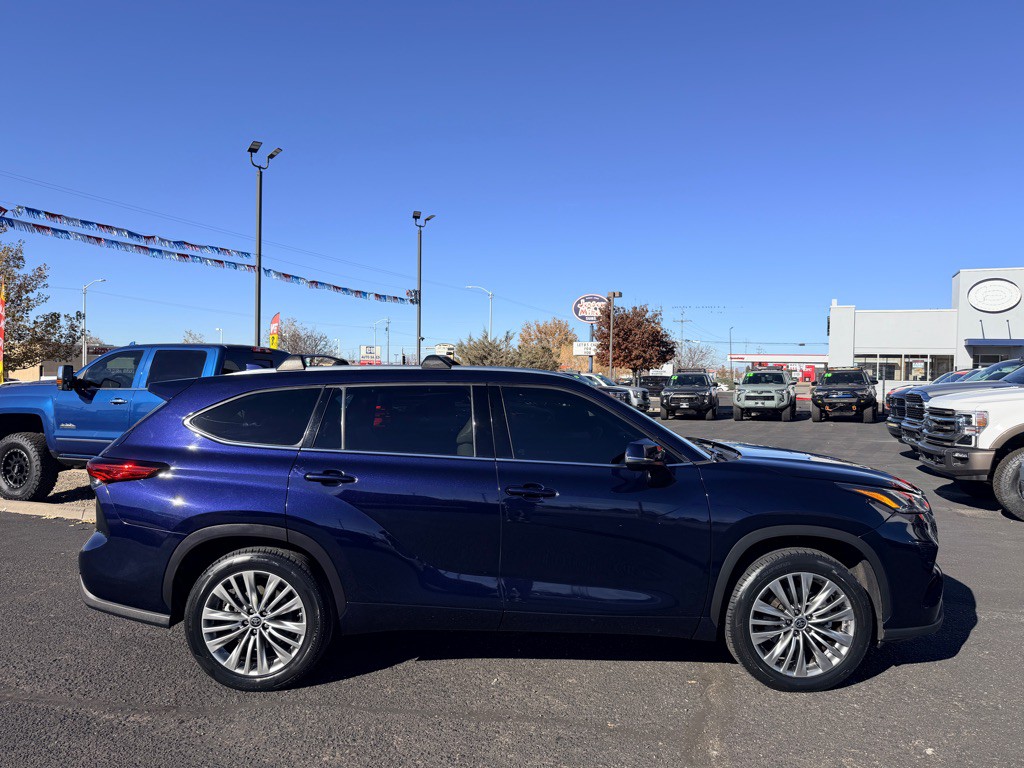 2022 Toyota Highlander Image 3