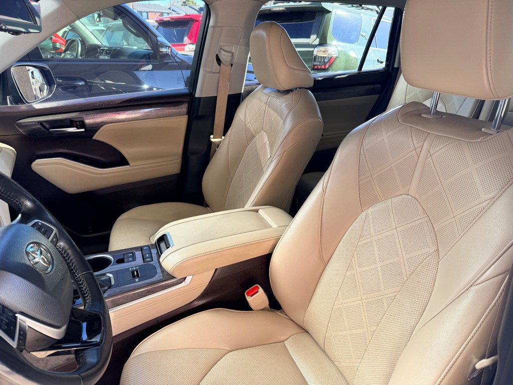 2022 Toyota Highlander Image 8
