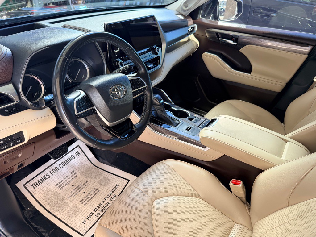 2022 Toyota Highlander Image 9