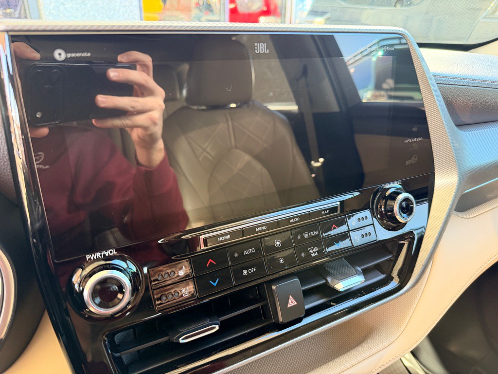 2022 Toyota Highlander Image 16