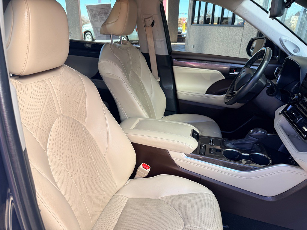 2022 Toyota Highlander Image 28