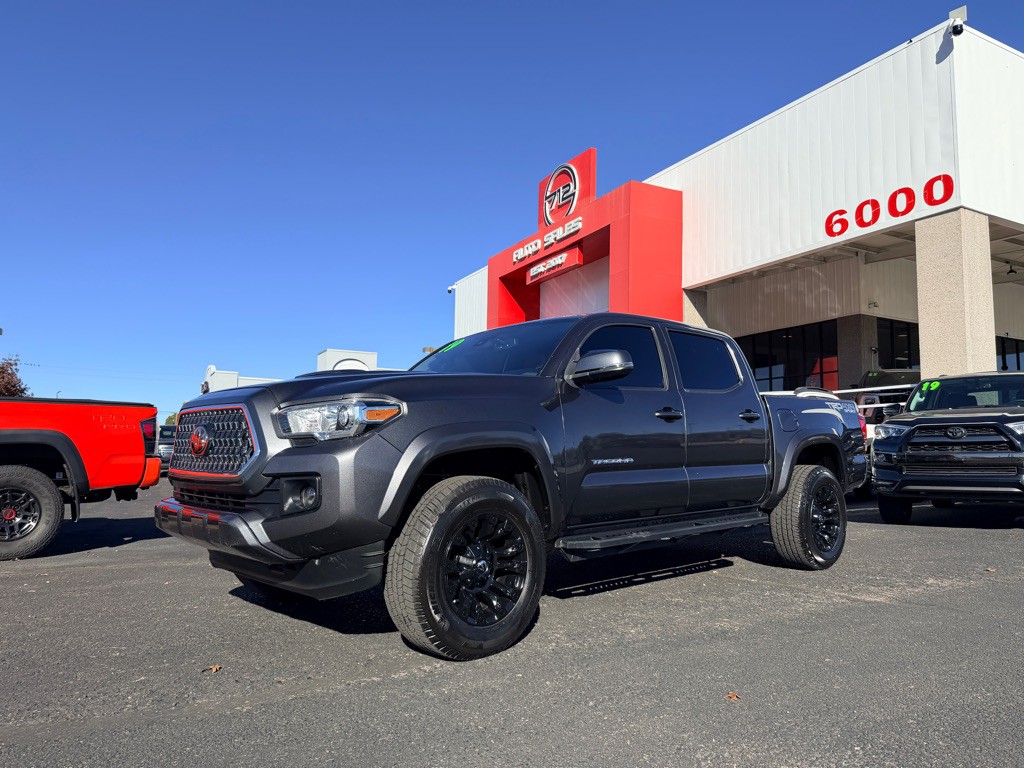 2019 Toyota Tacoma Image 1