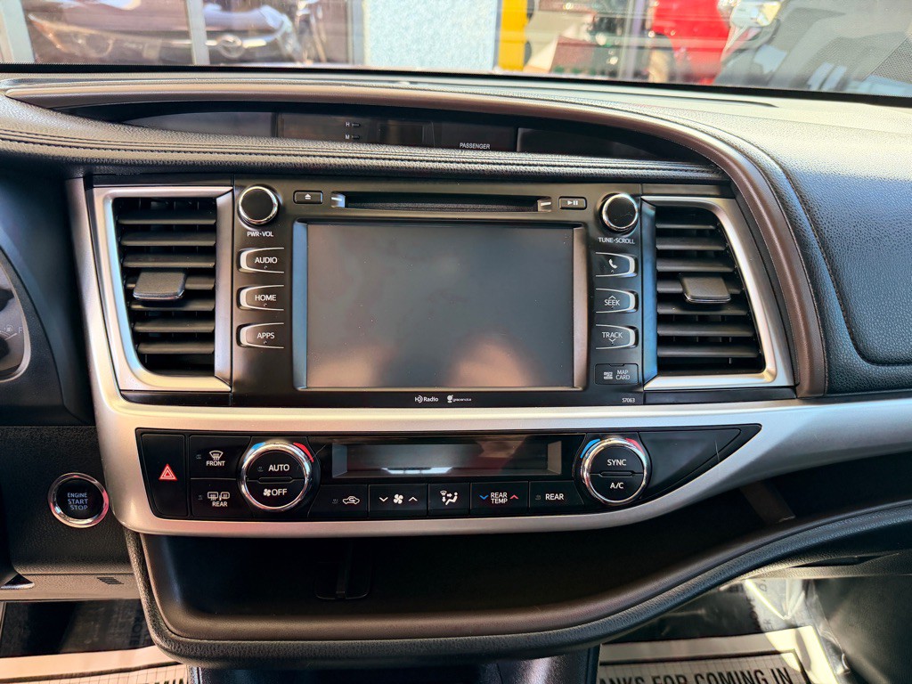 2015 Toyota Highlander Image 12