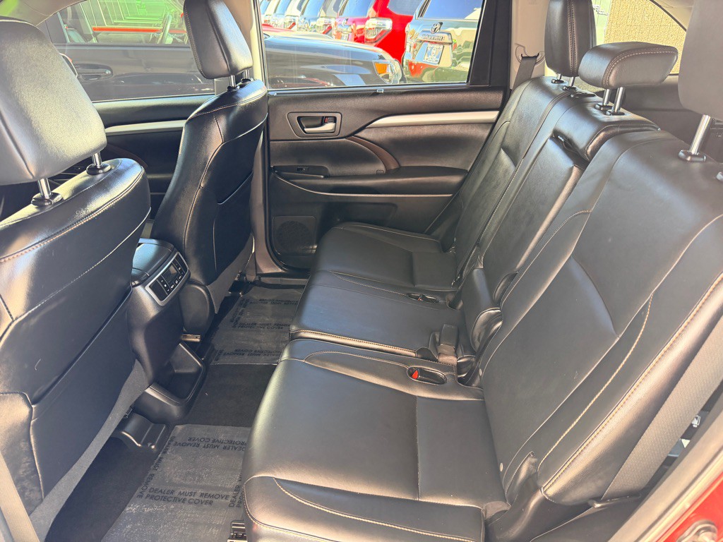 2015 Toyota Highlander Image 17