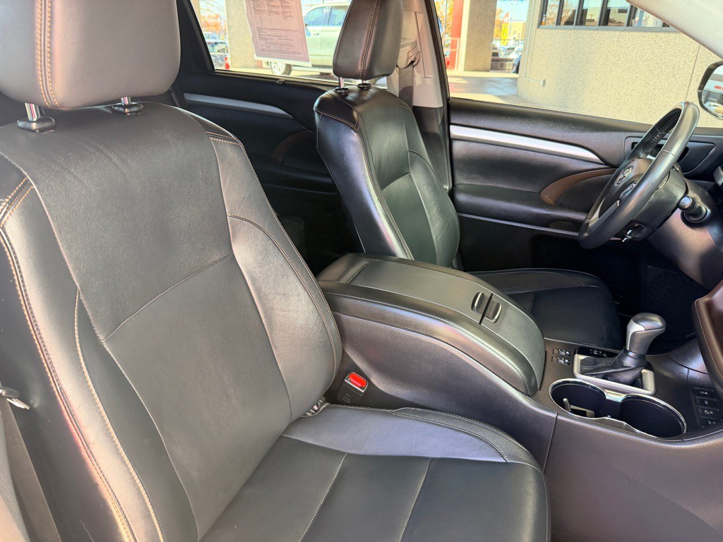 2015 Toyota Highlander Image 23
