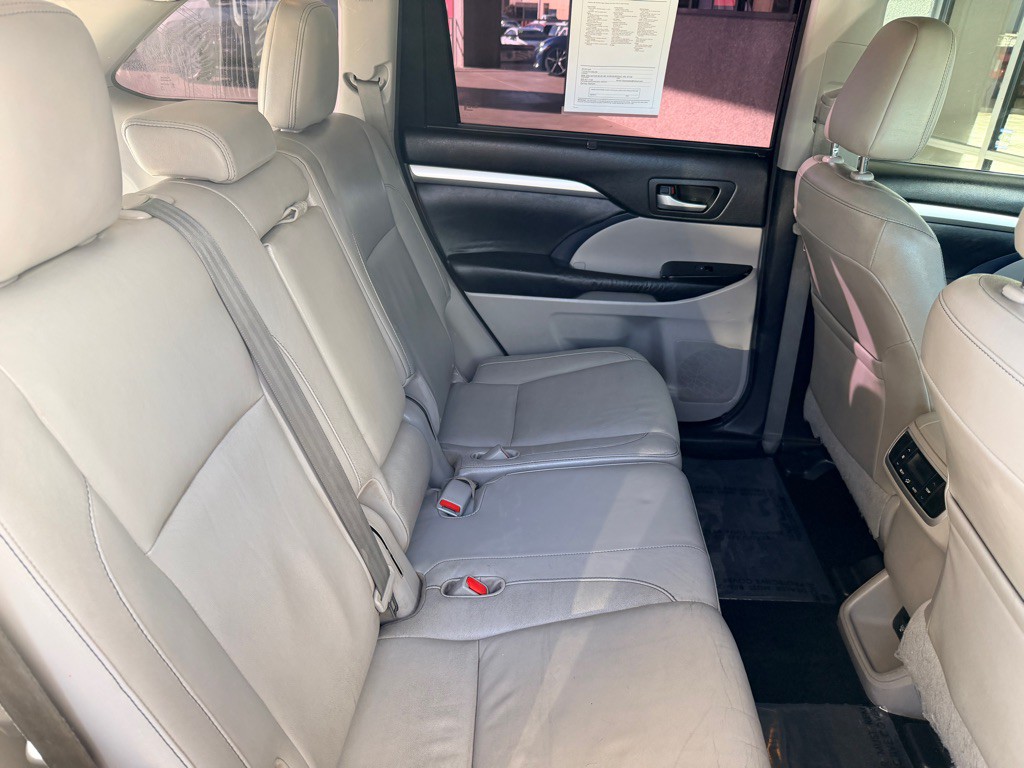 2014 Toyota Highlander Image 23