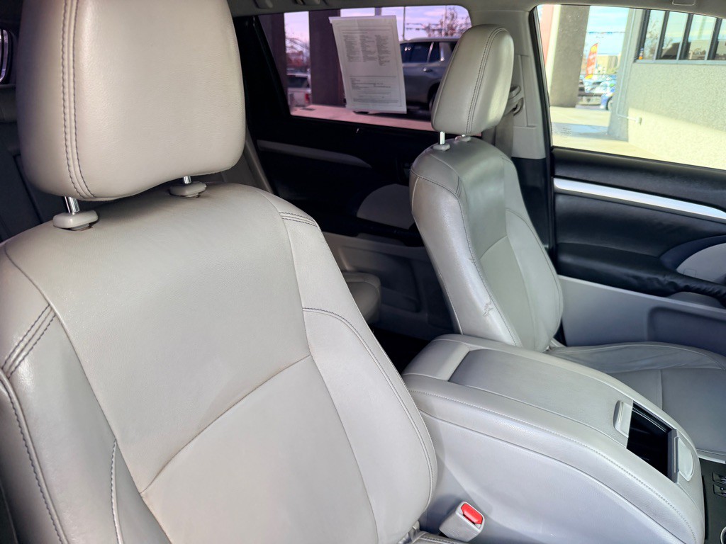 2014 Toyota Highlander Image 24