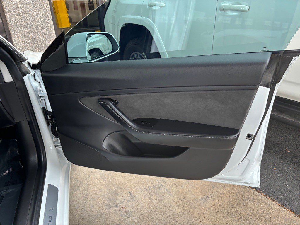 2019 Tesla Model 3 Image 24