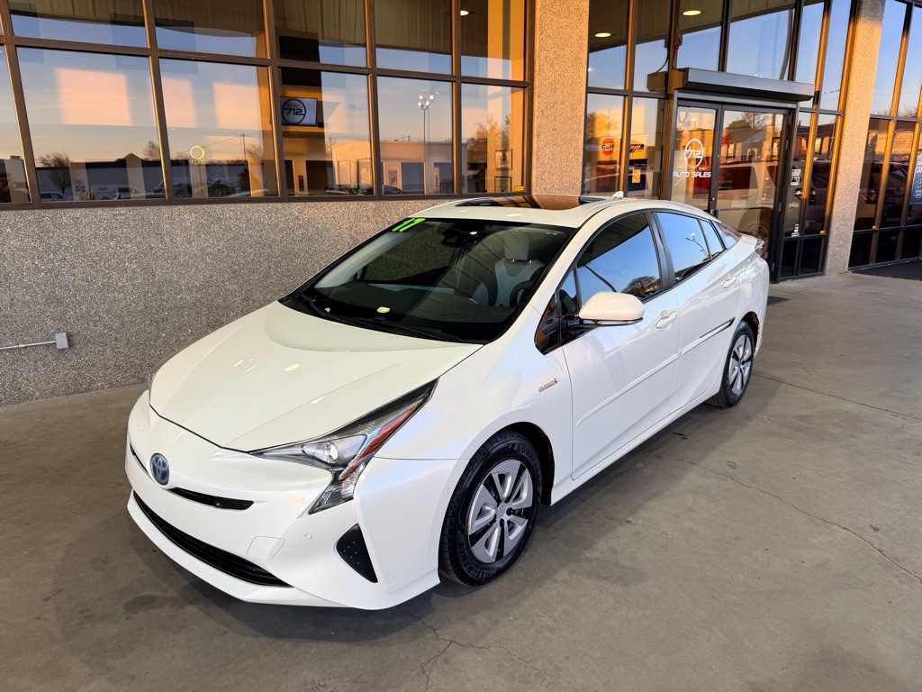 2017 Toyota Prius Image 1