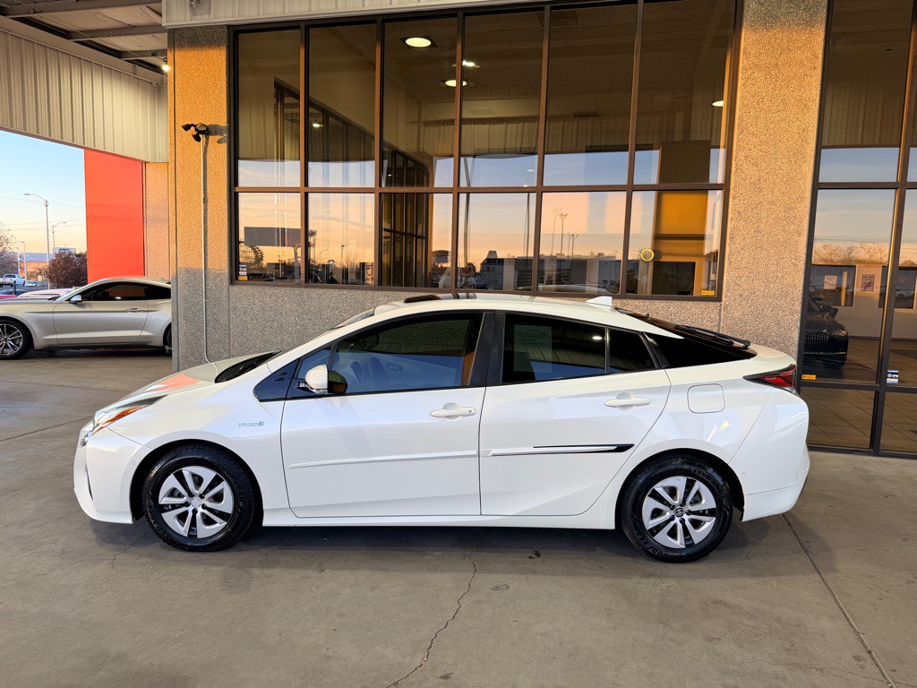 2017 Toyota Prius Image 2