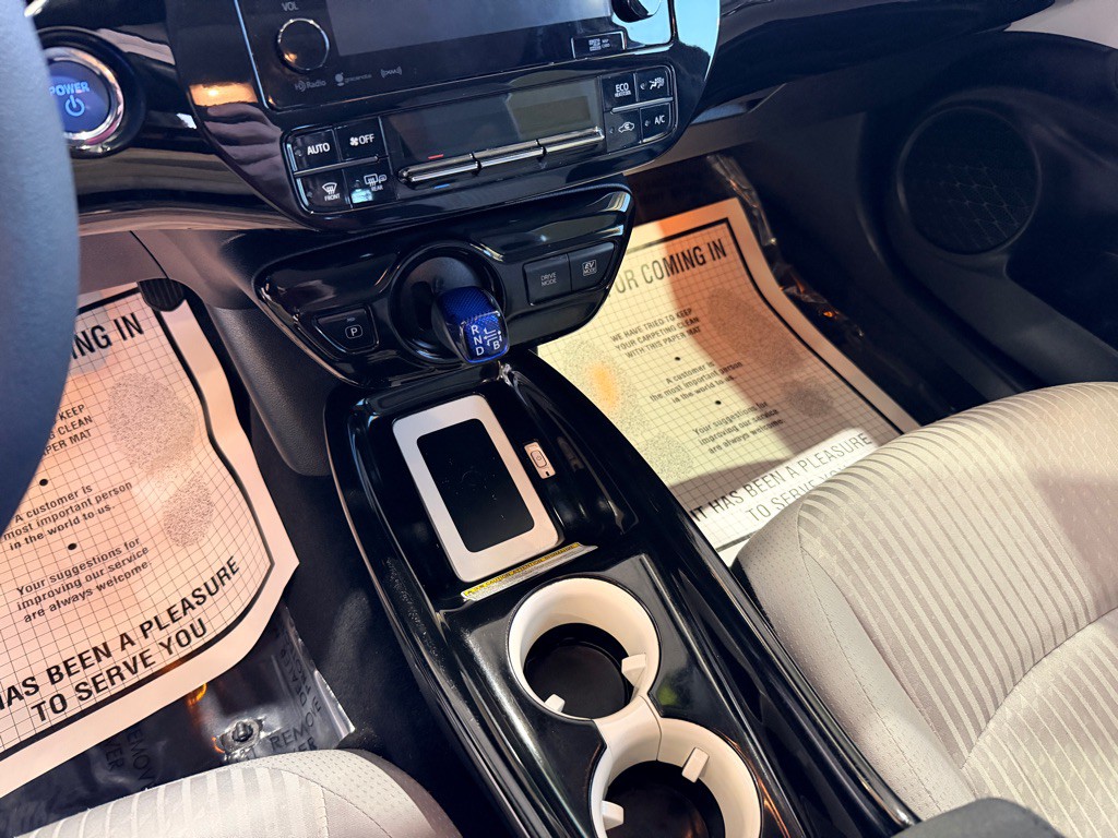 2017 Toyota Prius Image 12