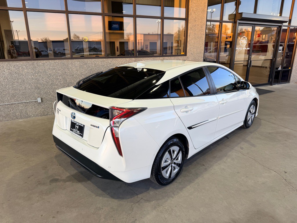 2017 Toyota Prius Image 34