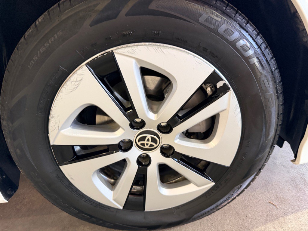 2017 Toyota Prius Image 42