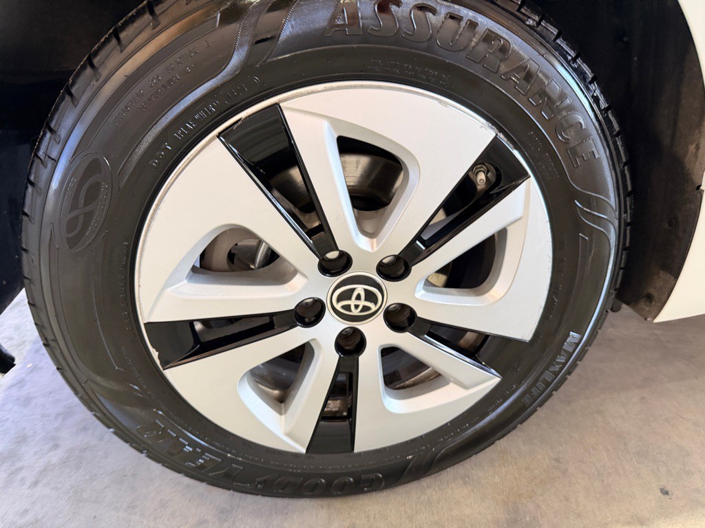 2017 Toyota Prius Image 43