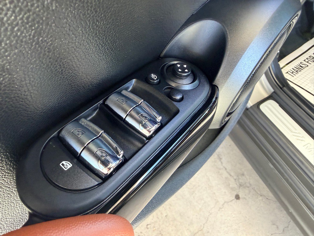 2019 MINI Cooper Image 5