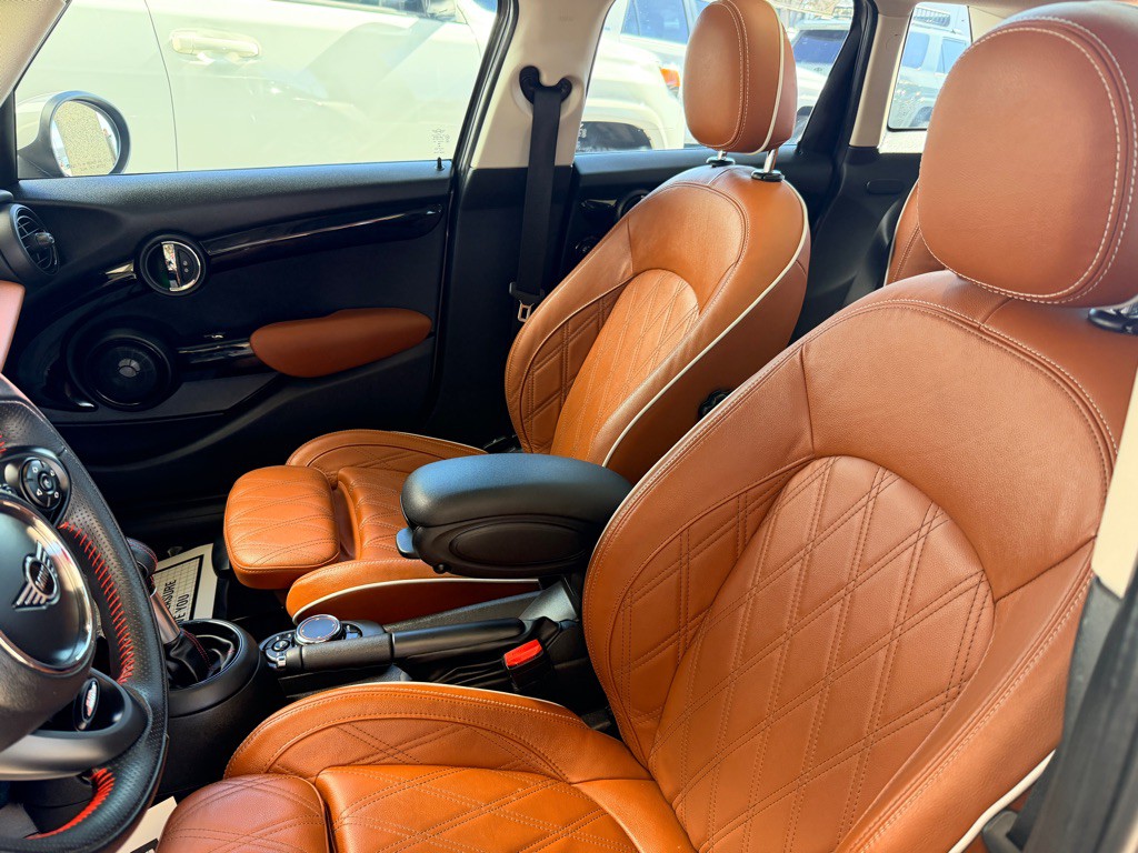 2019 MINI Cooper Image 7