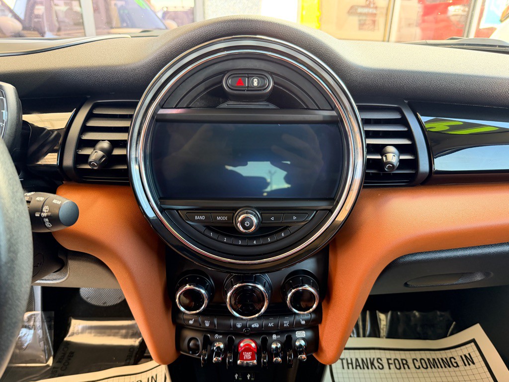 2019 MINI Cooper Image 12