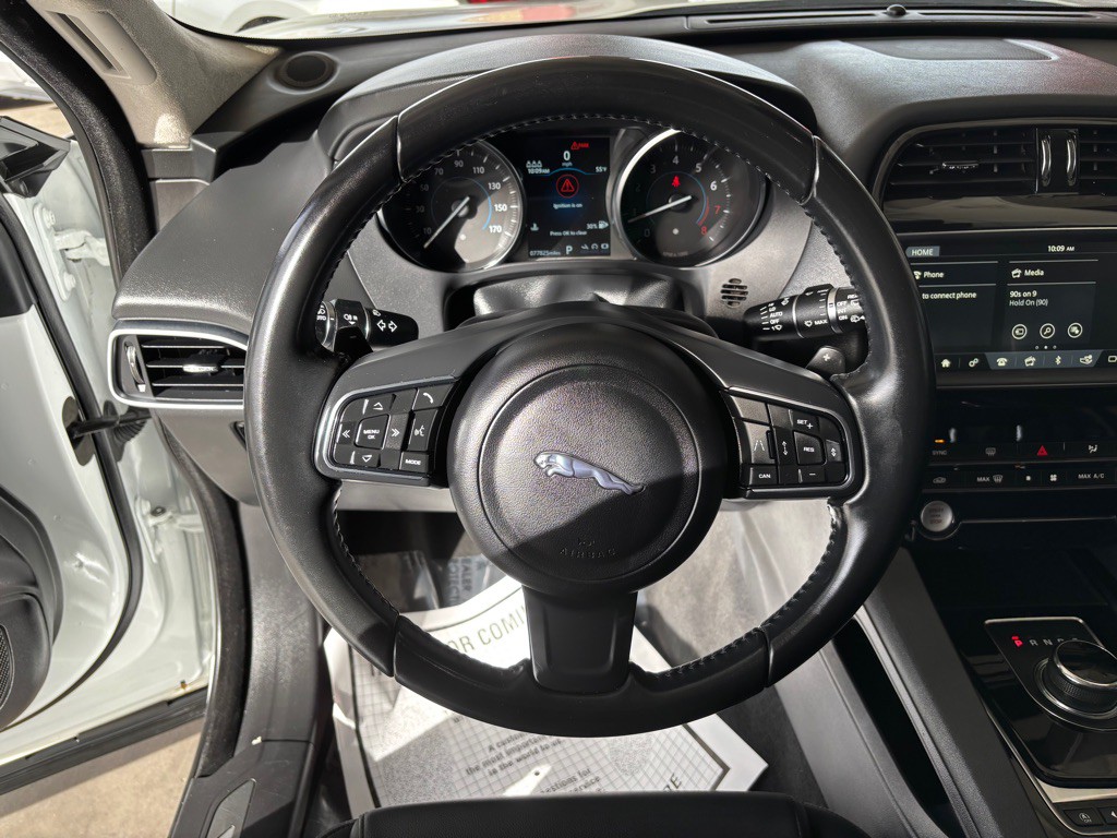 2019 Jaguar F-PACE Image 7