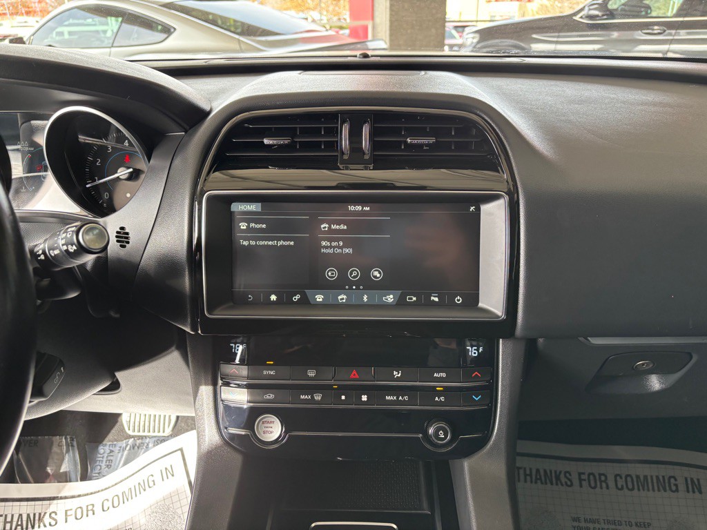 2019 Jaguar F-PACE Image 8