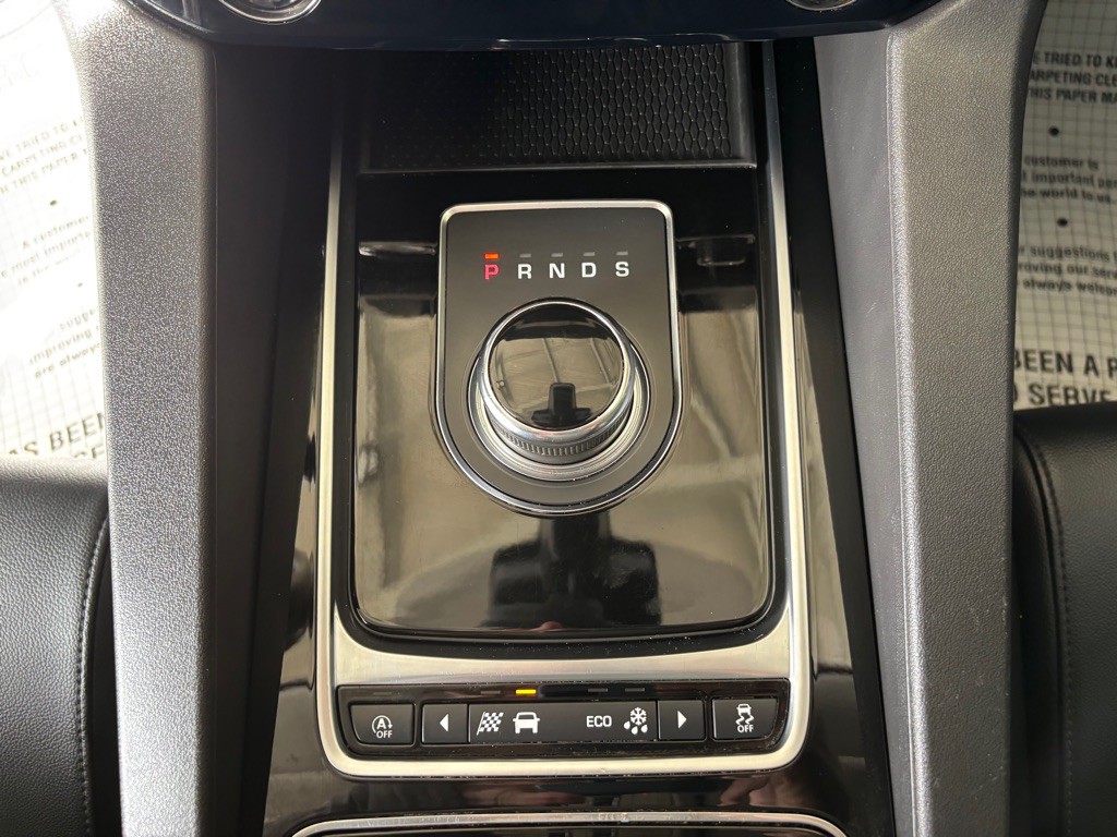 2019 Jaguar F-PACE Image 9