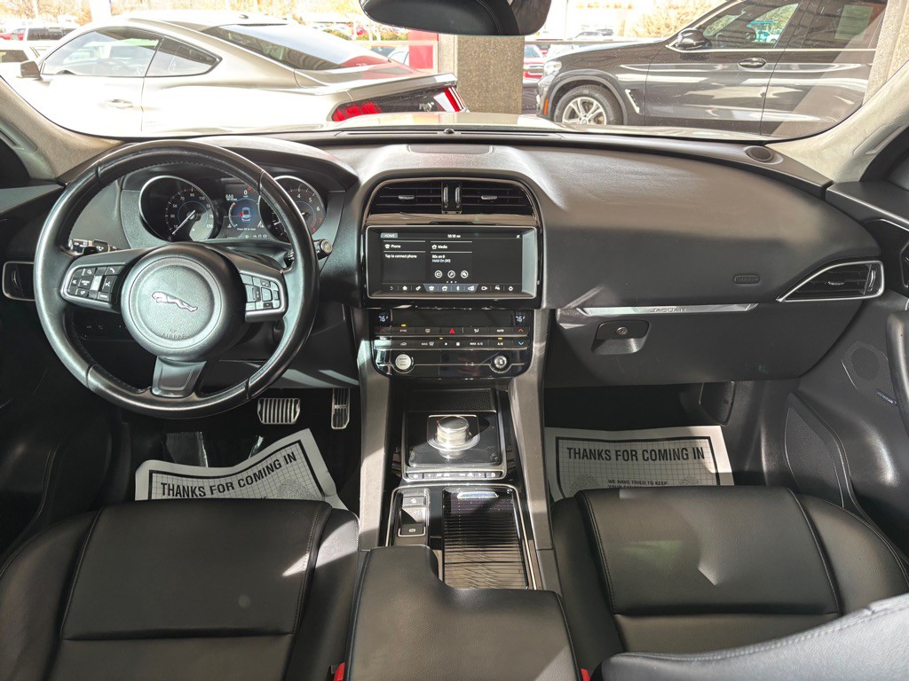 2019 Jaguar F-PACE Image 16