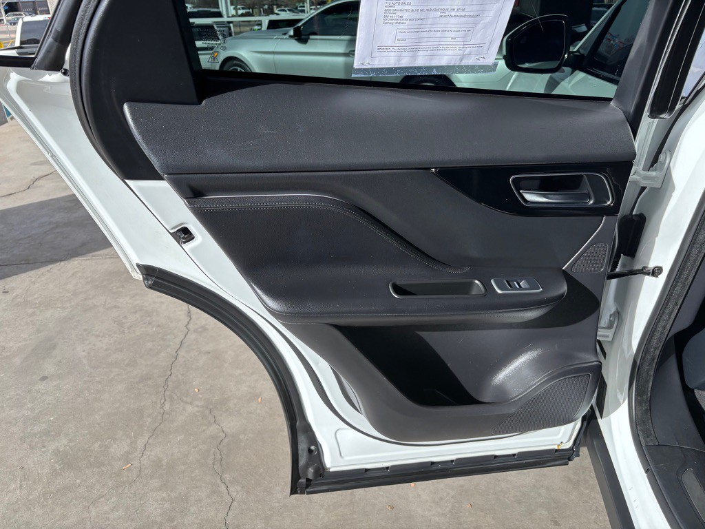 2019 Jaguar F-PACE Image 18