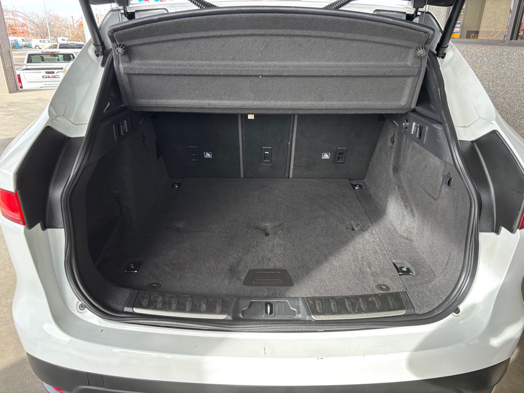 2019 Jaguar F-PACE Image 20