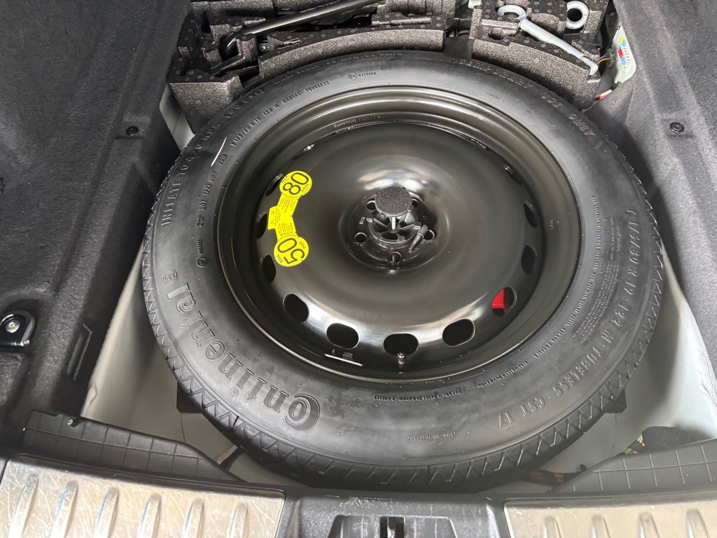 2019 Jaguar F-PACE Image 21