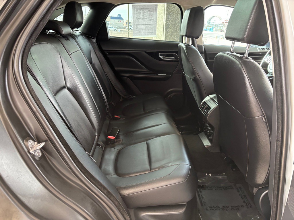 2019 Jaguar F-PACE Image 23