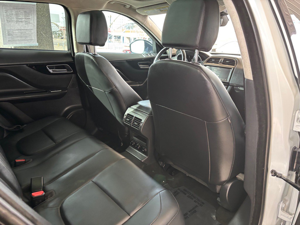 2019 Jaguar F-PACE Image 24