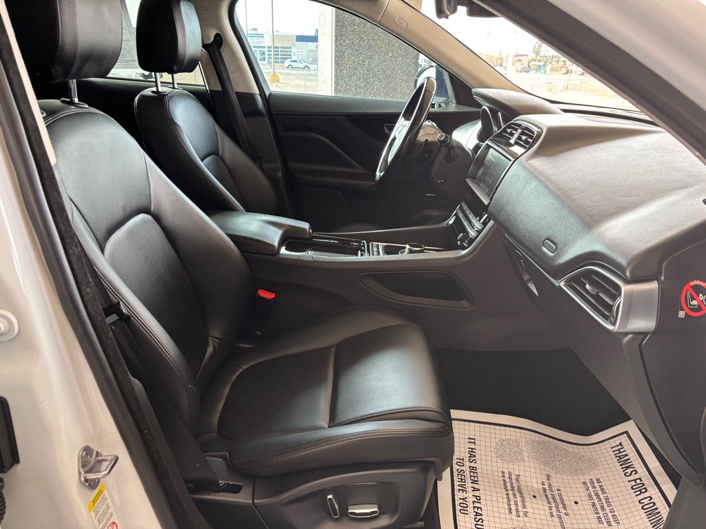 2019 Jaguar F-PACE Image 26